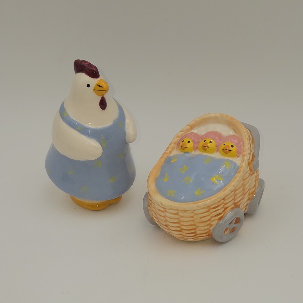 Vintage Clay Art Hand Painted Ceramic Mama Hen & chicks Salt & Pepper Shaker